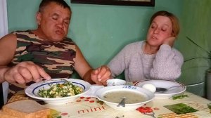 Жизнь в деревне. Салат сытный попался