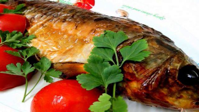 Карп фаршированный черемшой, луком и грибами