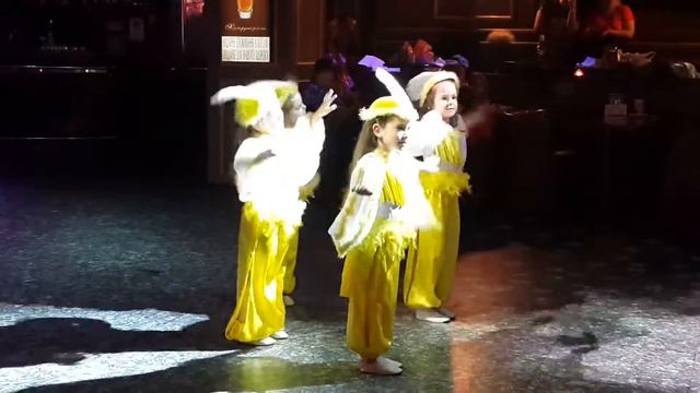 Танец цыплят смотреть онлайн