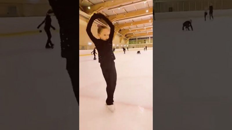 Школа фигурного катания. Тренировки...сила...выносливость