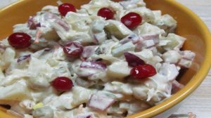 Салат из квашеной капусты с копченной колбасой и картофелем