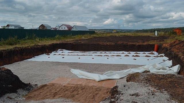 Строительство дома из газоблока в Московской области. Одновременно 2 дома на одном участке.