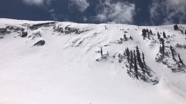 Wind drifted snow problems above treeline in the La Sals. April 13, 2022 смотреть онлайн