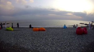 Адлер Сочи в конце апреля-2025: обстановка на пляжах, толпы на набережной, курорт готов к лету