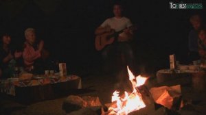 Веселая песня под гитару, у костра. Если с другом выпил чуть)