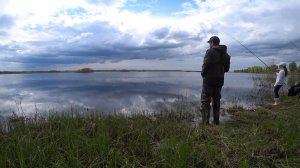 Семейная рыбалка на поплавок. Тихая погода и хороший клёв
