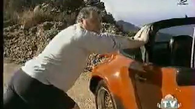 Видео прикол: Бегун и машина смотреть онлайн