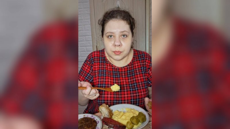 Мукбанг Пюре и Котлеты: Печеночная и Свекольная/Печальные новости у нас