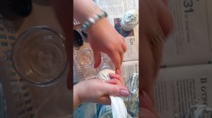 готовим взбитые масла для тела на газетке
