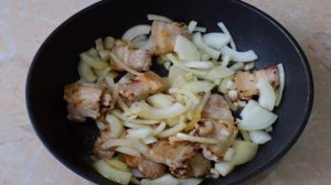 Куриная печень с грудинкой в сливках