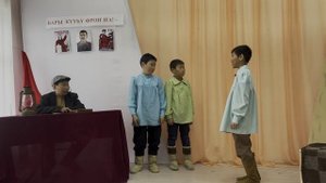 Уйбаан Нуолур "Саллаат оҕото Чооруона" кэпсээниттэн быһа тардыы. Карповтар дьиэ кэргэн, Одьулуун.