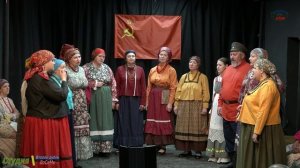На шинели, пробитой шрапнелью