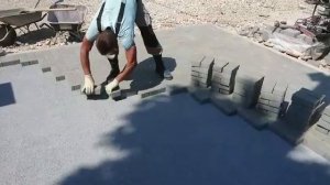 Укладка тротуарной плитки видео