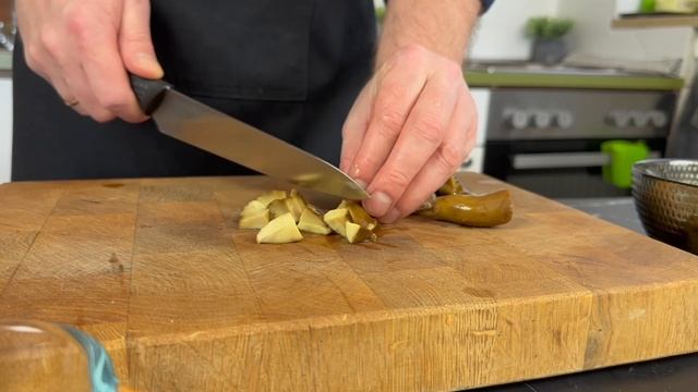 Приготовление Потрясающего Салата с Ветчиной и Маринованными Грибами!