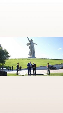 С наступающим!