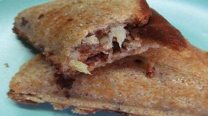 Сладкий бутерброд с бананом и шоколадом