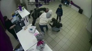 В подмосковном ПВЗ покупатель спас ребёнка.