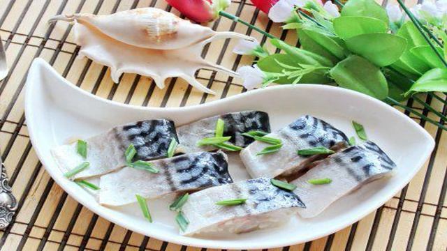 Скумбрия соленая в масле
