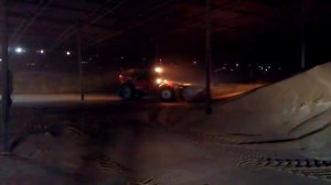 Manitou, погрузка зерна