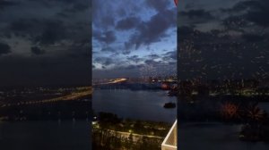 В Мякининской пойме погремел такой мощный салют, что перепугал всех местных жителей в округе 🎇