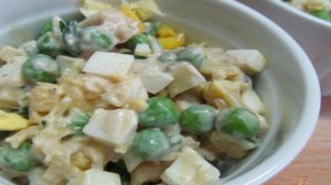 Нежный салат из замороженного горошка