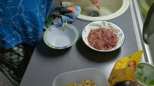 С 1 Мая! Мои Дорогие! Жарю куриную печень.