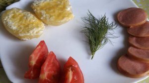 Картофель фаршированный с сосисками
