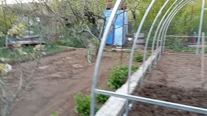 Установили тепличный каркас под спанбонд, подготавливаю место для томатов, 30 апреля