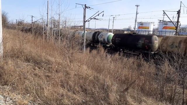 Электровоз 2ЭС5К-437 с грузовым поездом