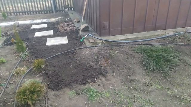 Генеральне прибирання в квітниках.🌿Починаю робити таємну доріжку. 🌻Результати роботи в садку. 👩🌾