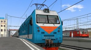 на станции следует грузовой поезд