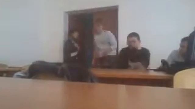 человек и стулприкол