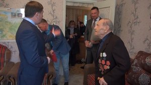 Алексей Шмыков в преддверии Дня Победы посетил ветерана Дмитрия Дементьева. Панорама 01.05.25