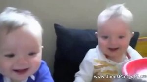 Смешные дети, малыш орет на отца