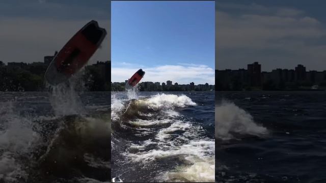 Прекрасное утро,чтобы научиться кататься на вейксерфинге.