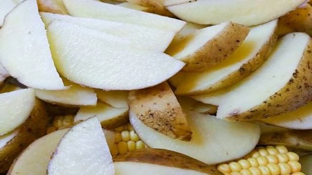 Запеченная картошка с кукурузой