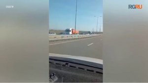 Гигантская пробка из более 2 тысяч машин образовалась перед Крымским мостом