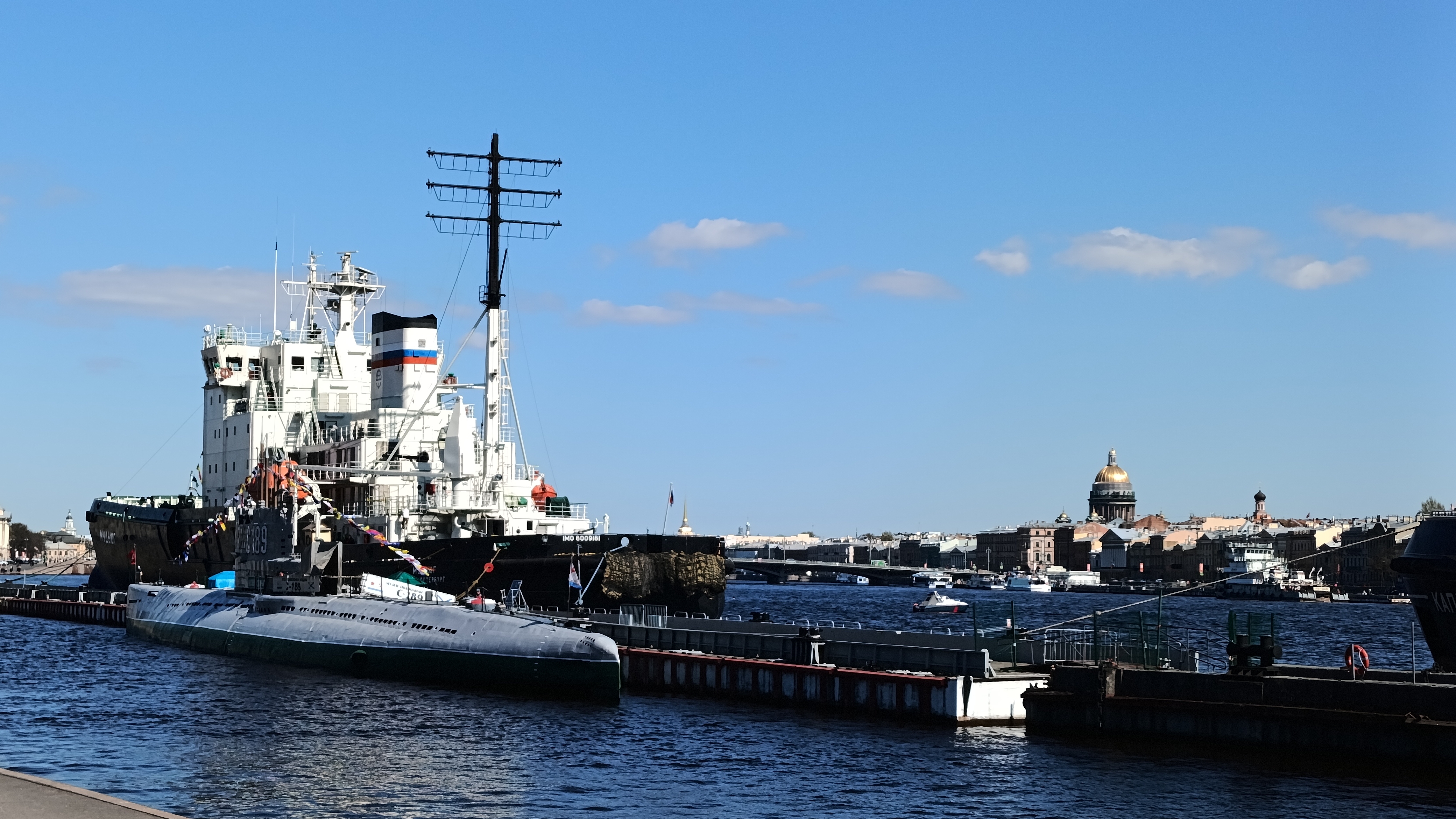 В Питере заходили ледоколы смотреть онлайн