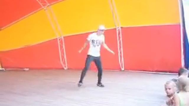 Офигенный танец Локтева Жени. Новоаганск. LMFAO. смотреть онлайн