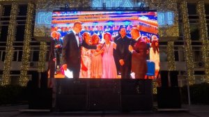 Возле горисполкома вечером 1.05.2025
