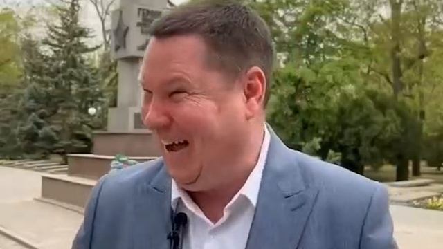 «Где бабло?»: матерившийся на видео у мемориала ВОВ глава Новой Каховки помещён в СИЗО