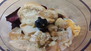 Бутерброды со свекольной намазкой и сельдью