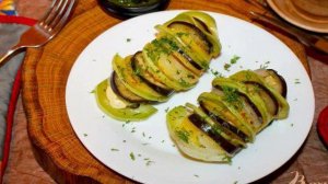 Картофельная гармошка с овощами на пару в мультиварке
