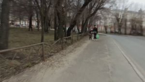 катаюсь по району на велосипеде