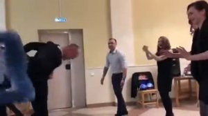 Лучшие танцы на вечер встреч выпускников!!!)))