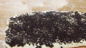 Слоеный  бублик с маком