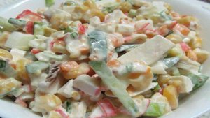 Салат с крабовыми палочками и шампиньоном