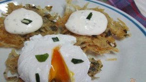 Рости с яйцом пашот