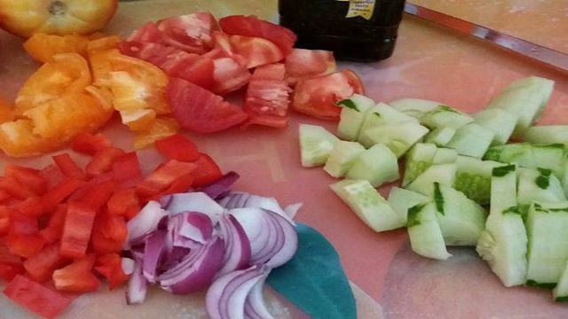 Овощной салат с оливковым маслом