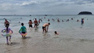 Сёрфинг на пляже КАТА. Пхукет. Обзор сёрфинг-кафе. Влог